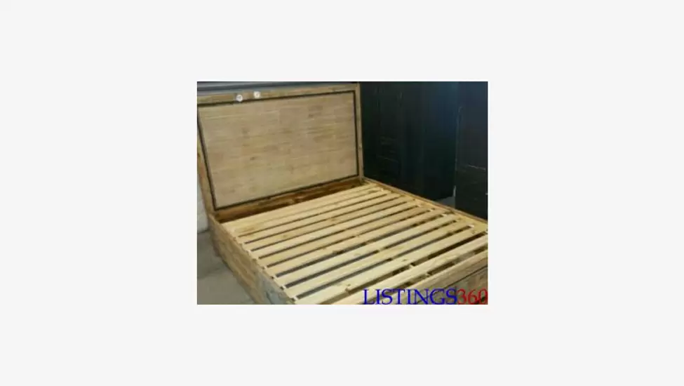 R7,000 152cm mariposa bed frame for sale