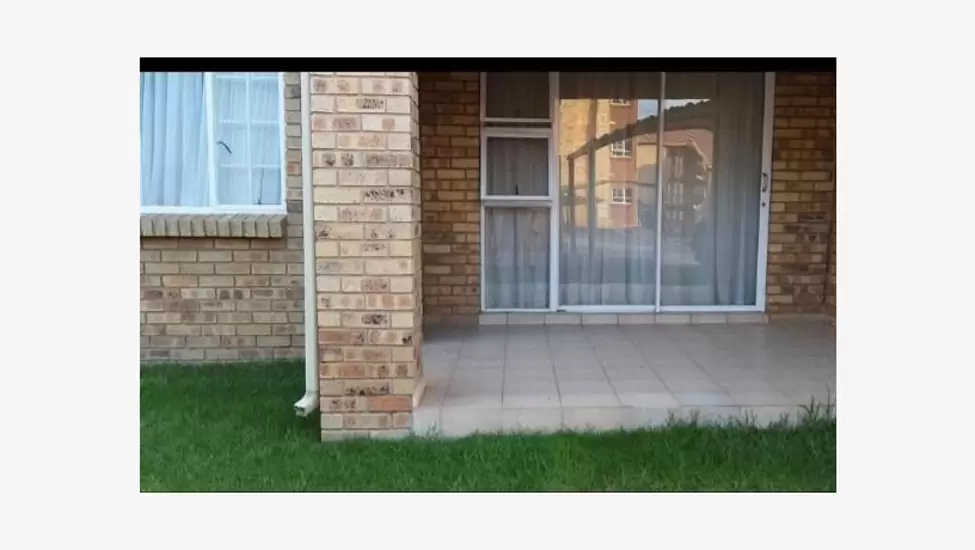 R3,000 Room Midrand Noordwyk available to share for female