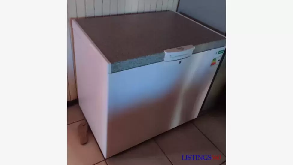 R4,000 Defy 254L Chest Freezer for sale