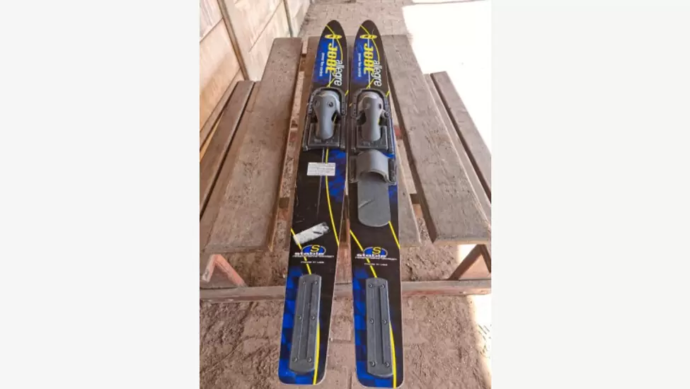 R1,500 JOBE Allegre Power Flex Control Water Skis For Sale (Was Only Used ONCE)